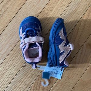 Osh Kosh girls sneakers